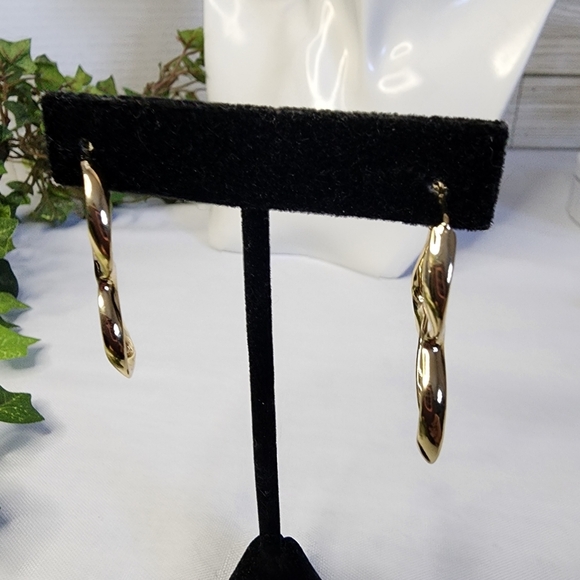 Gold Filled Twisted Heart Hoop Earrings - Picture 3 of 7